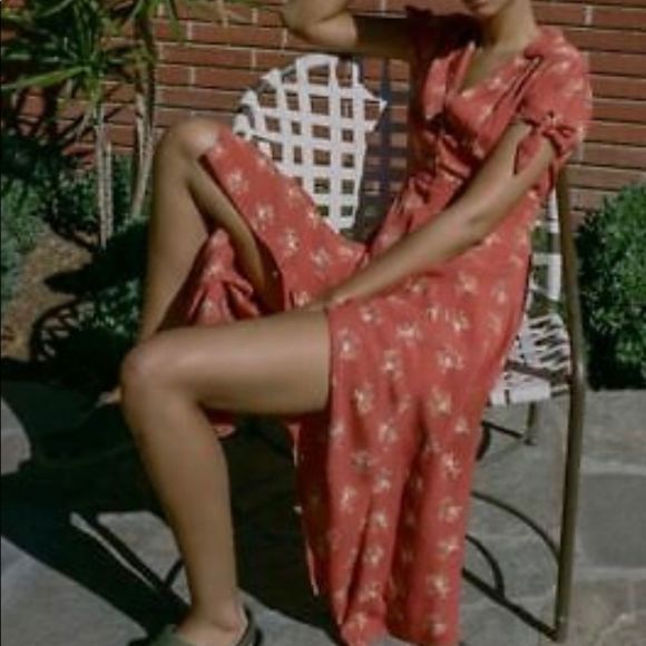 Urban Outfitters Dresses & Skirts - Urban Outfitters Elle Button Through Midi Dress Printed Size XS